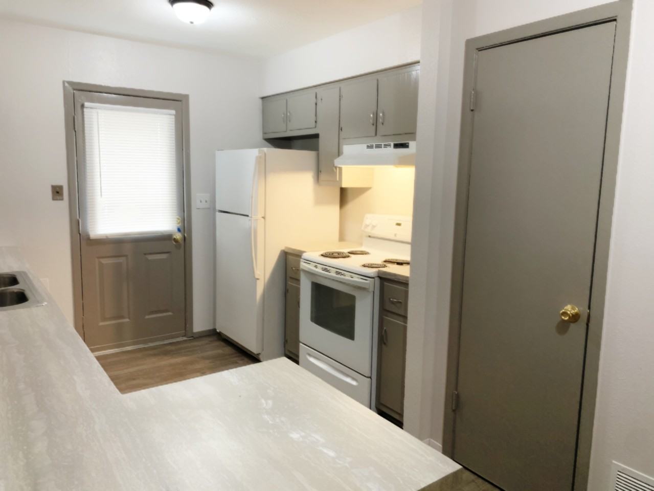 120 7th St Sw #120 - Photo 2 of 11