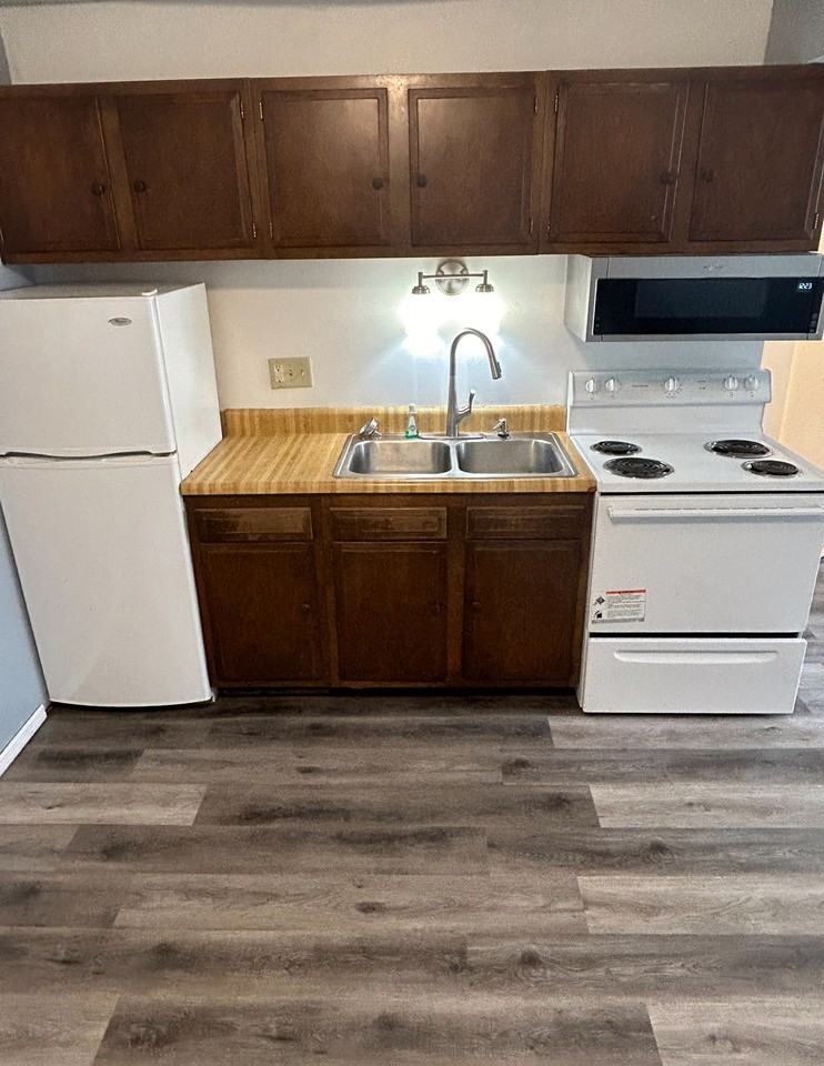1004 S College St #3 - Photo 3 of 12