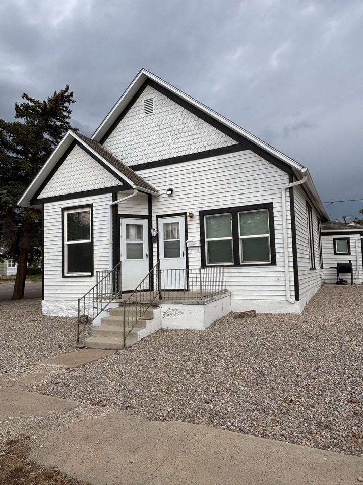 821 1/2 W Buffalo St #2