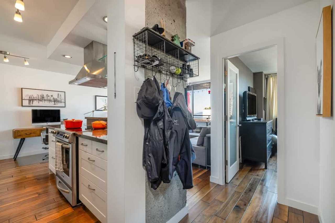1725 Stratford Place Apts. - Photo 2 of 22