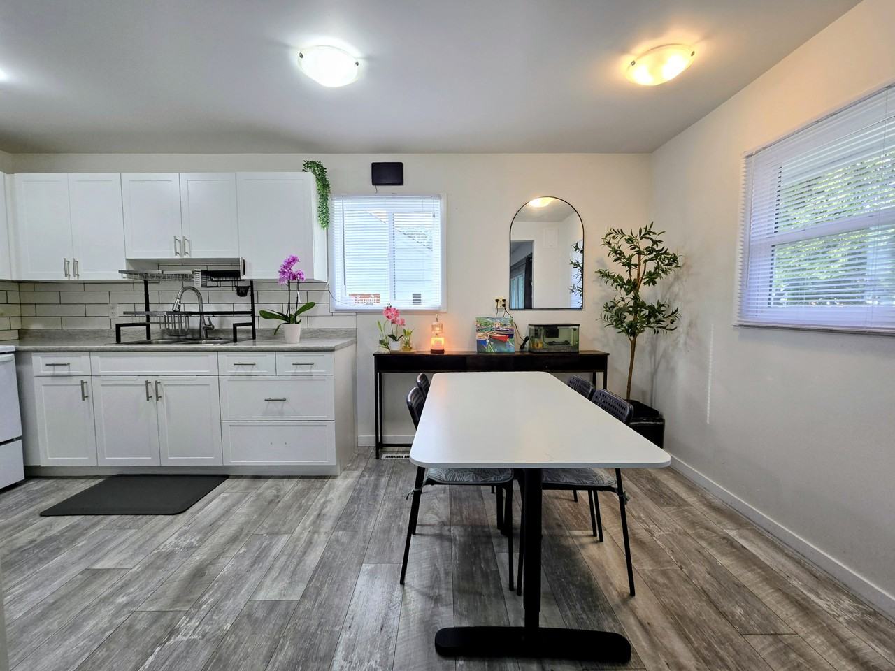 908 Madeline St - Photo 2 of 12