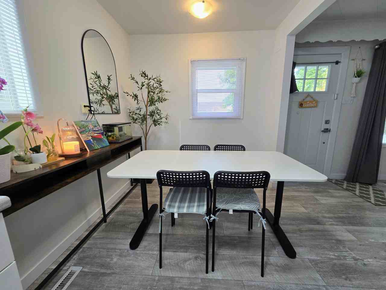 908 Madeline St - Photo 4 of 12