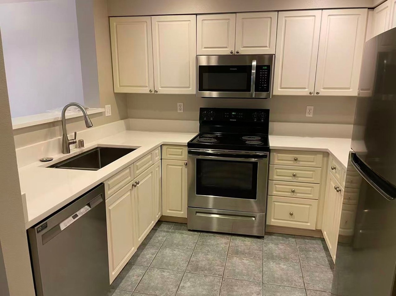 4343 Roosevelt Way Ne #304 - Photo 2 of 16