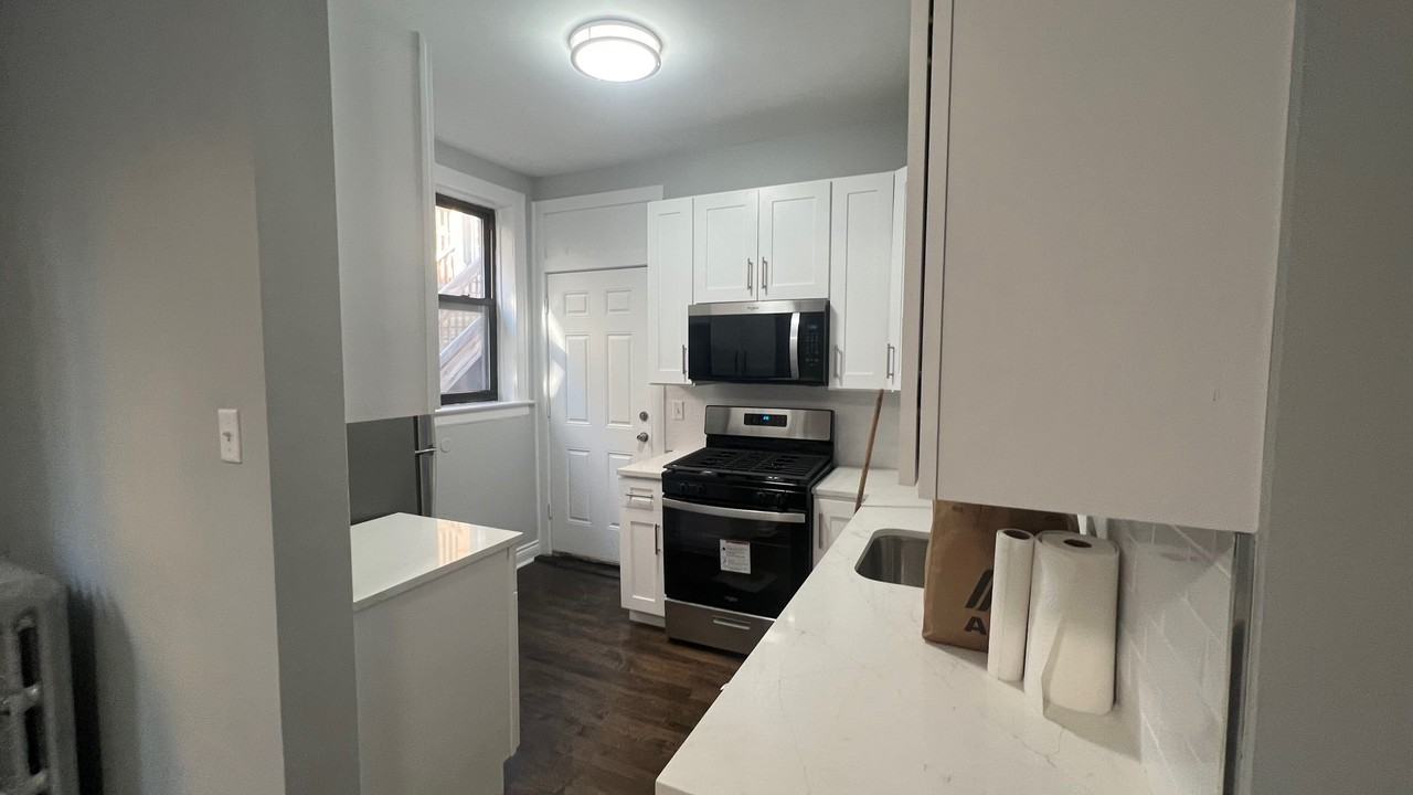 5525 S Everett Ave #5525-3E - Photo 2 of 15