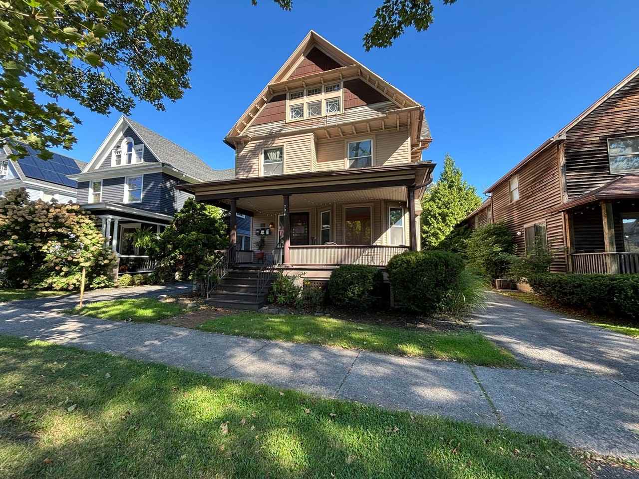 794 University Ave #1 - Photo 2 of 21