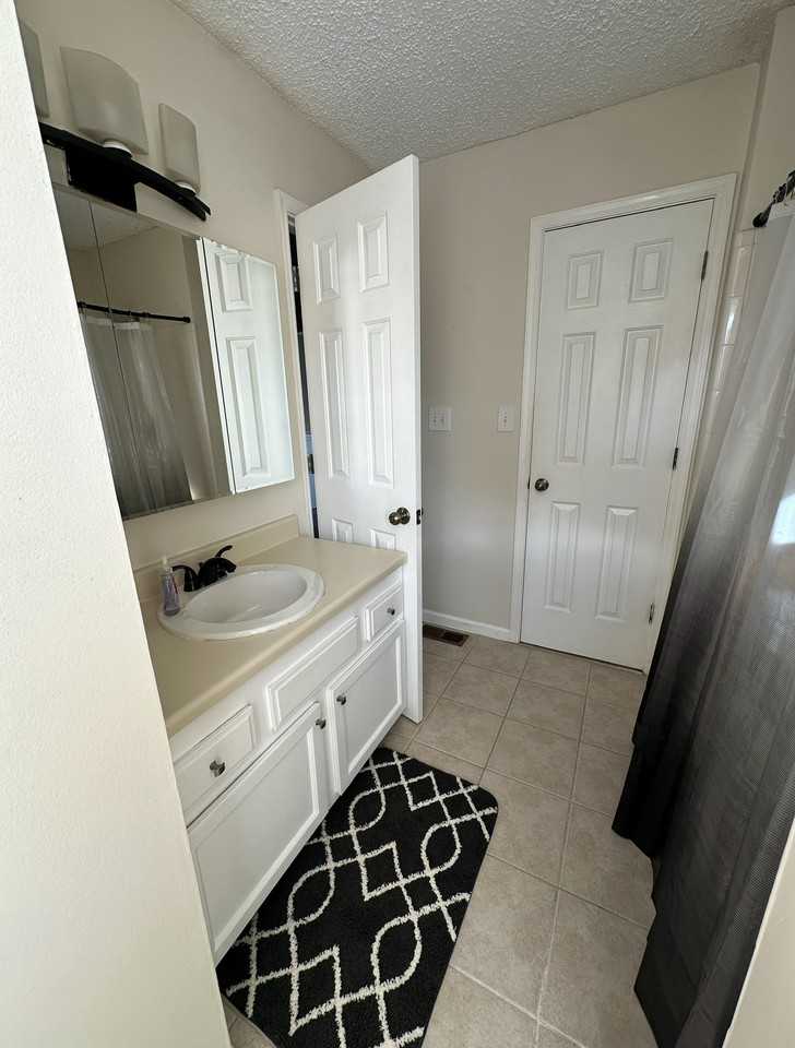 906 Mill Stone Dr - Photo 4 of 6