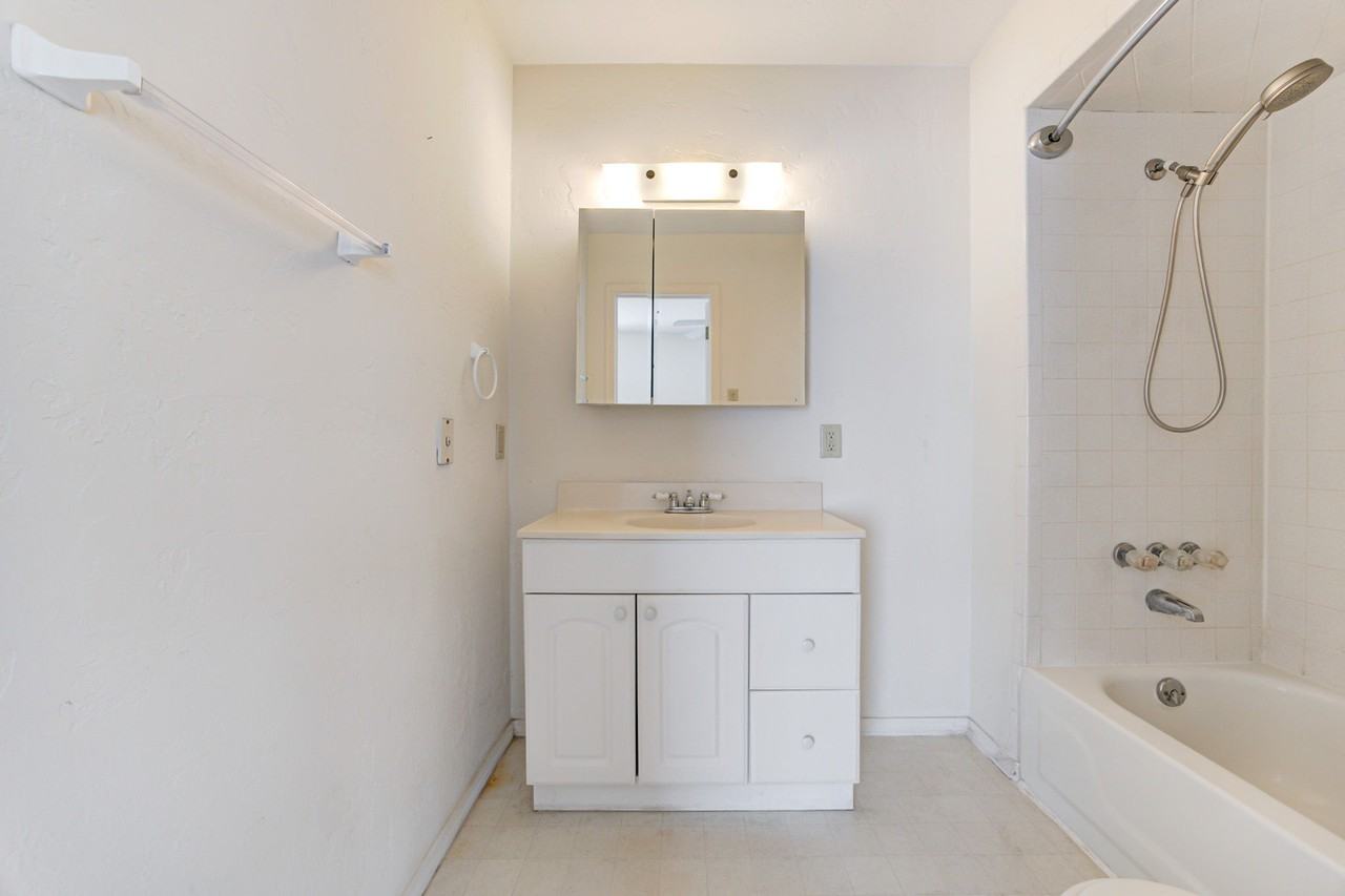 602 S Flood Ave #602 - Photo 4 of 9