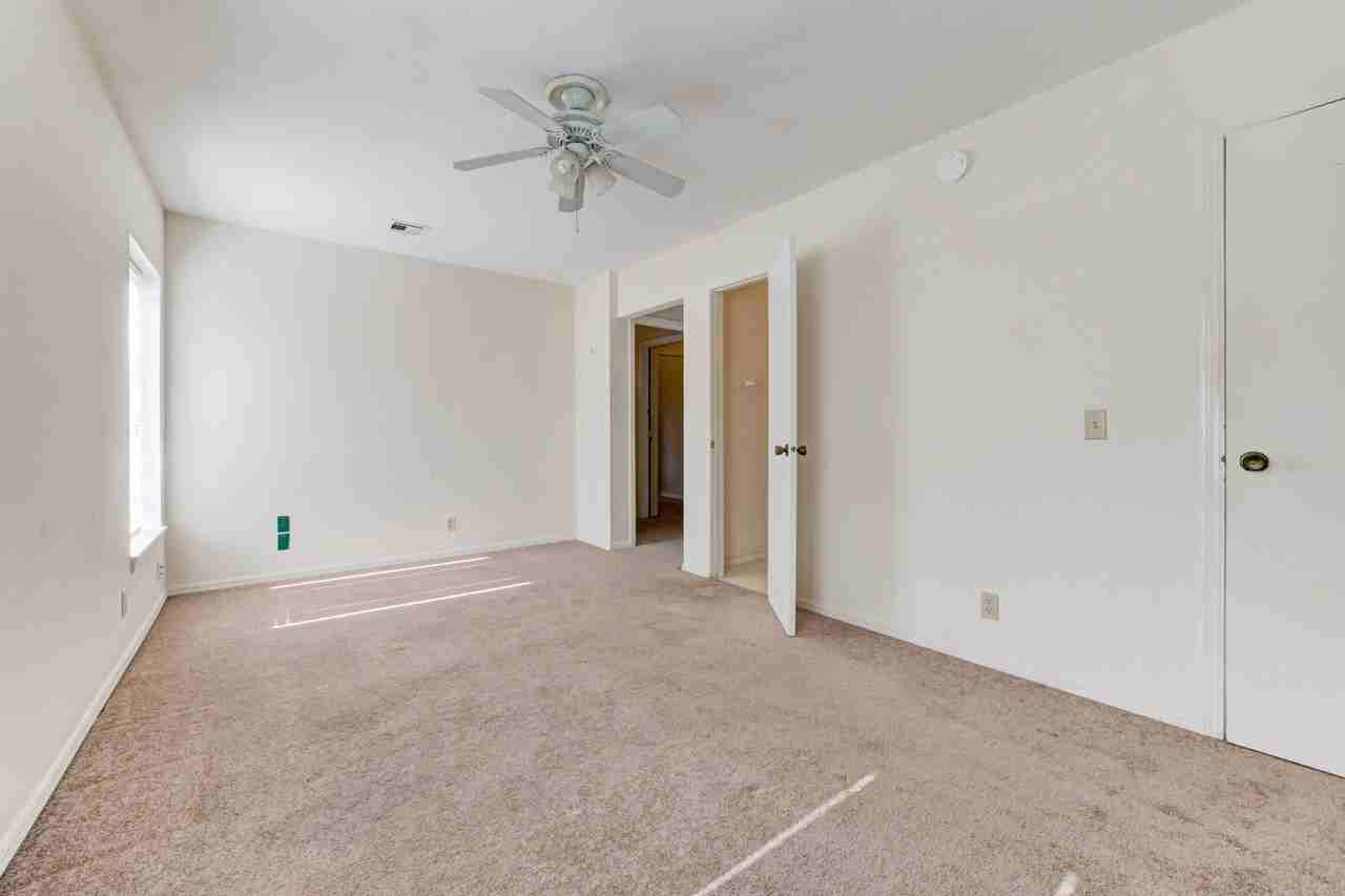 602 S Flood Ave #602 - Photo 5 of 9