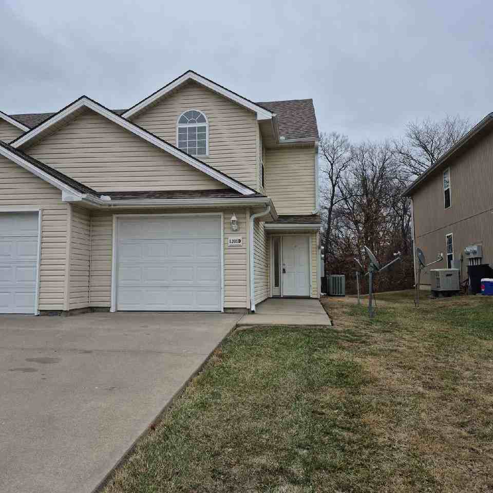 1205 Pebblecreek Dr #D - Photo 2 of 13