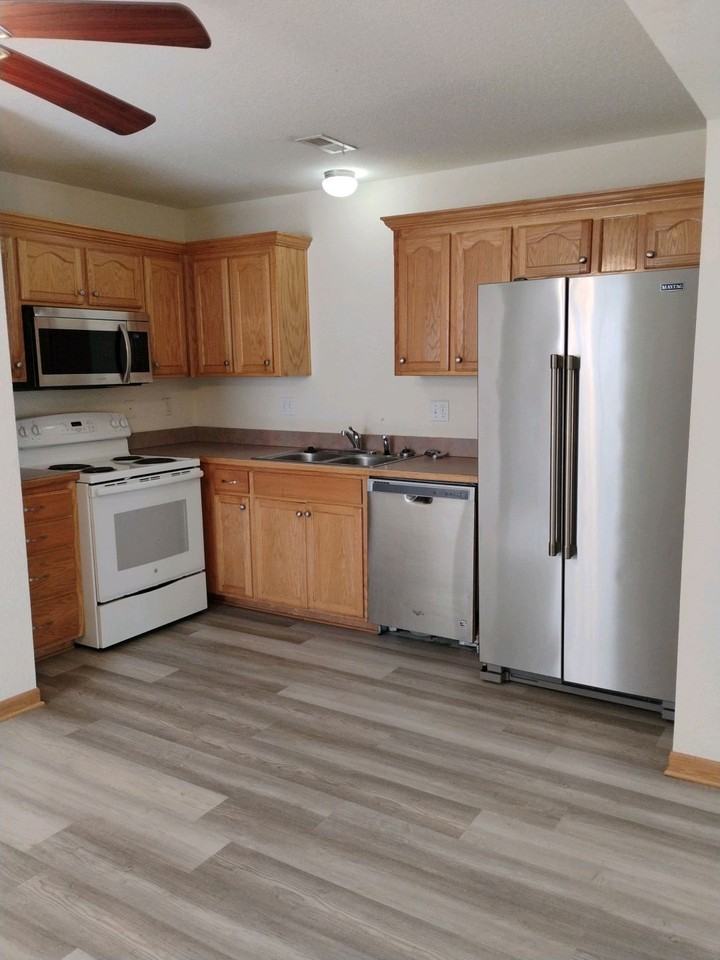 1205 Pebblecreek Dr #D - Photo 5 of 13