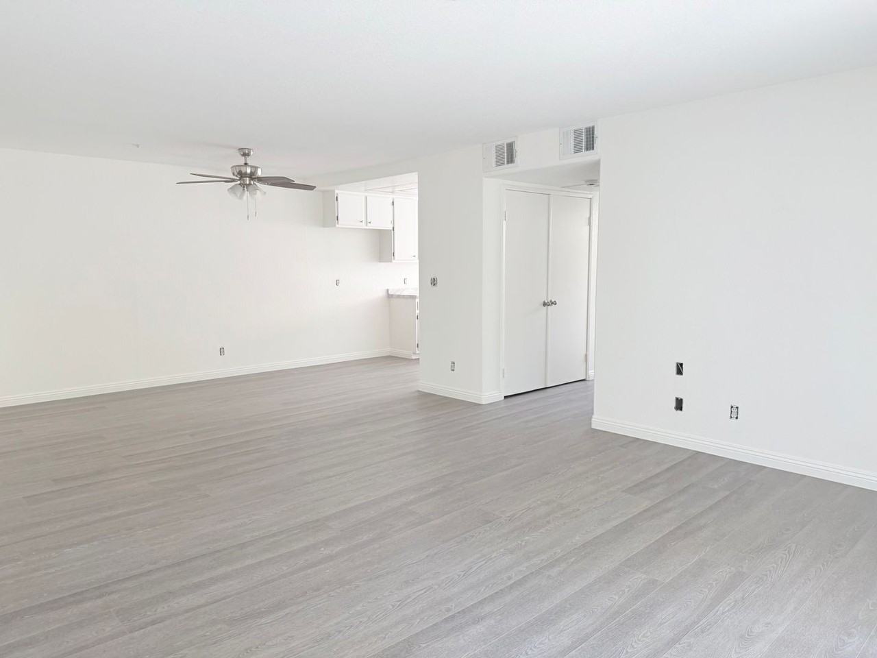 Classic and Modern 715 S Oxford Avenue Apartments! - Photo 3 of 13