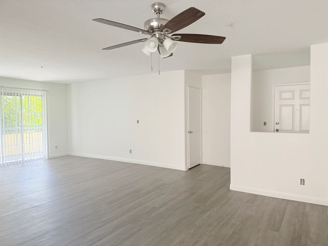 Classic and Modern 715 S Oxford Avenue Apartments! - Photo 6 of 13