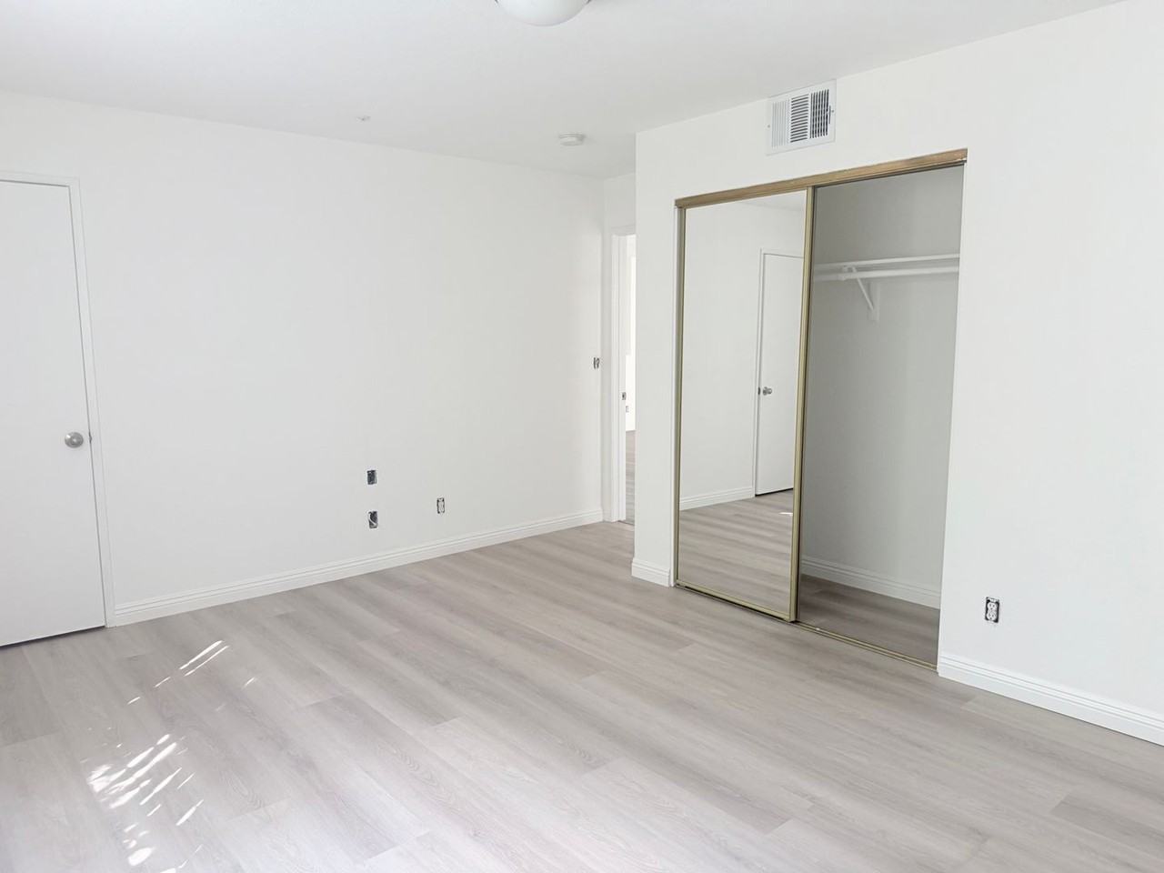 Classic and Modern 715 S Oxford Avenue Apartments! - Photo 7 of 13