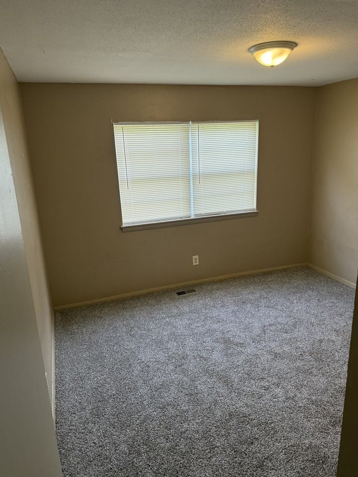 908 E 17th Ave Apt E2 #E2 - Photo 4 of 6
