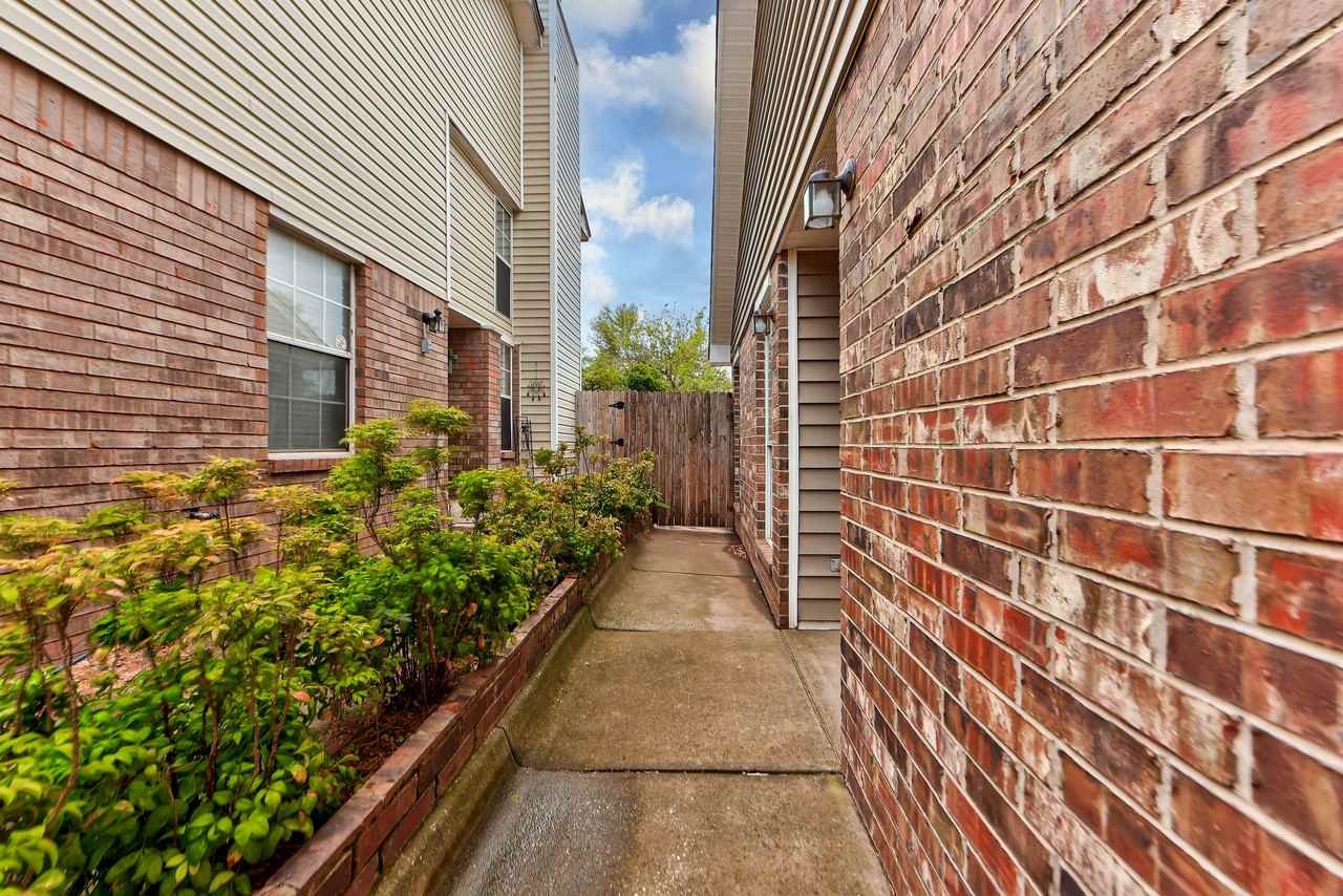 917 Rambling Oaks Dr #1 - Photo 3 of 31