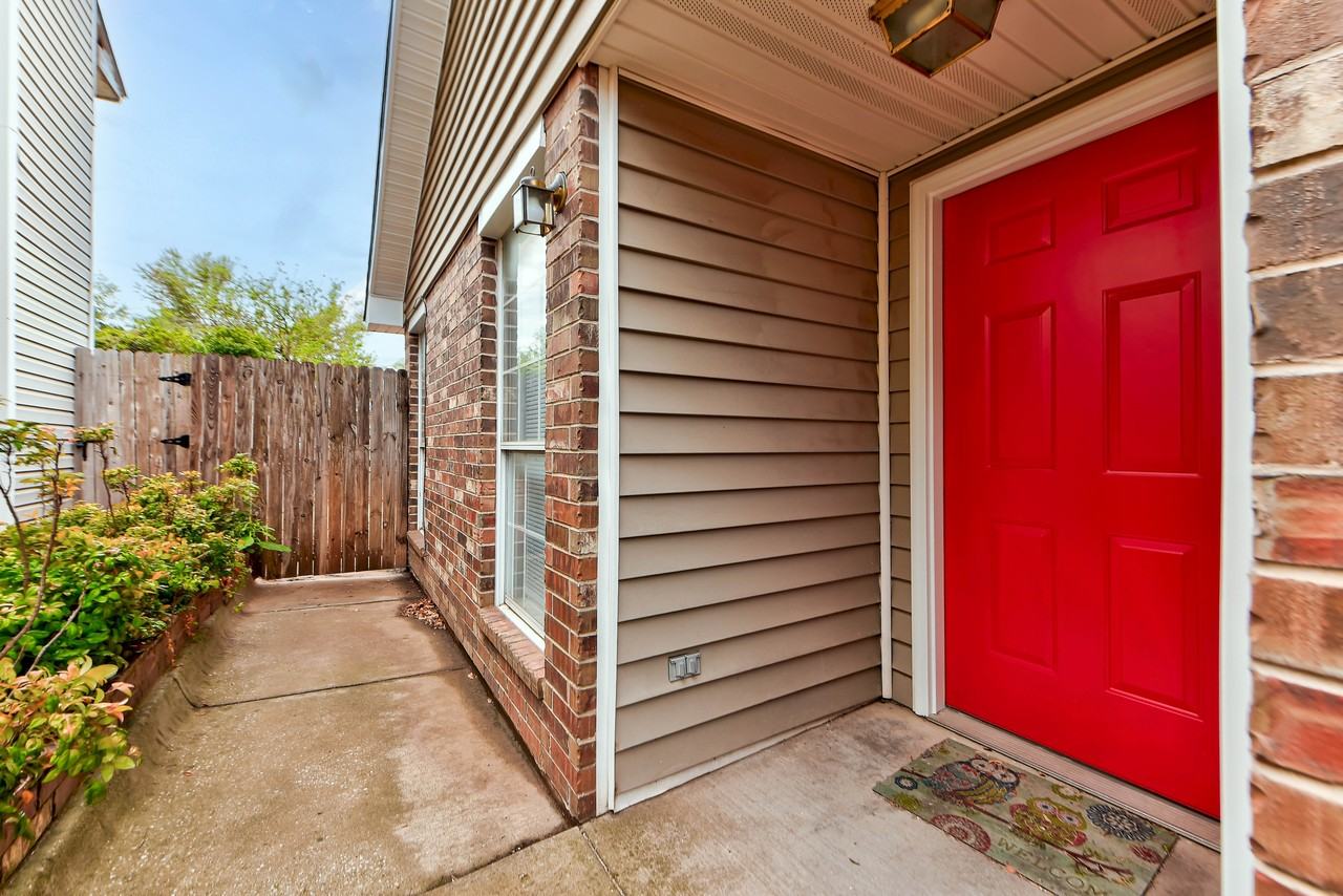 917 Rambling Oaks Dr #1 - Photo 4 of 31