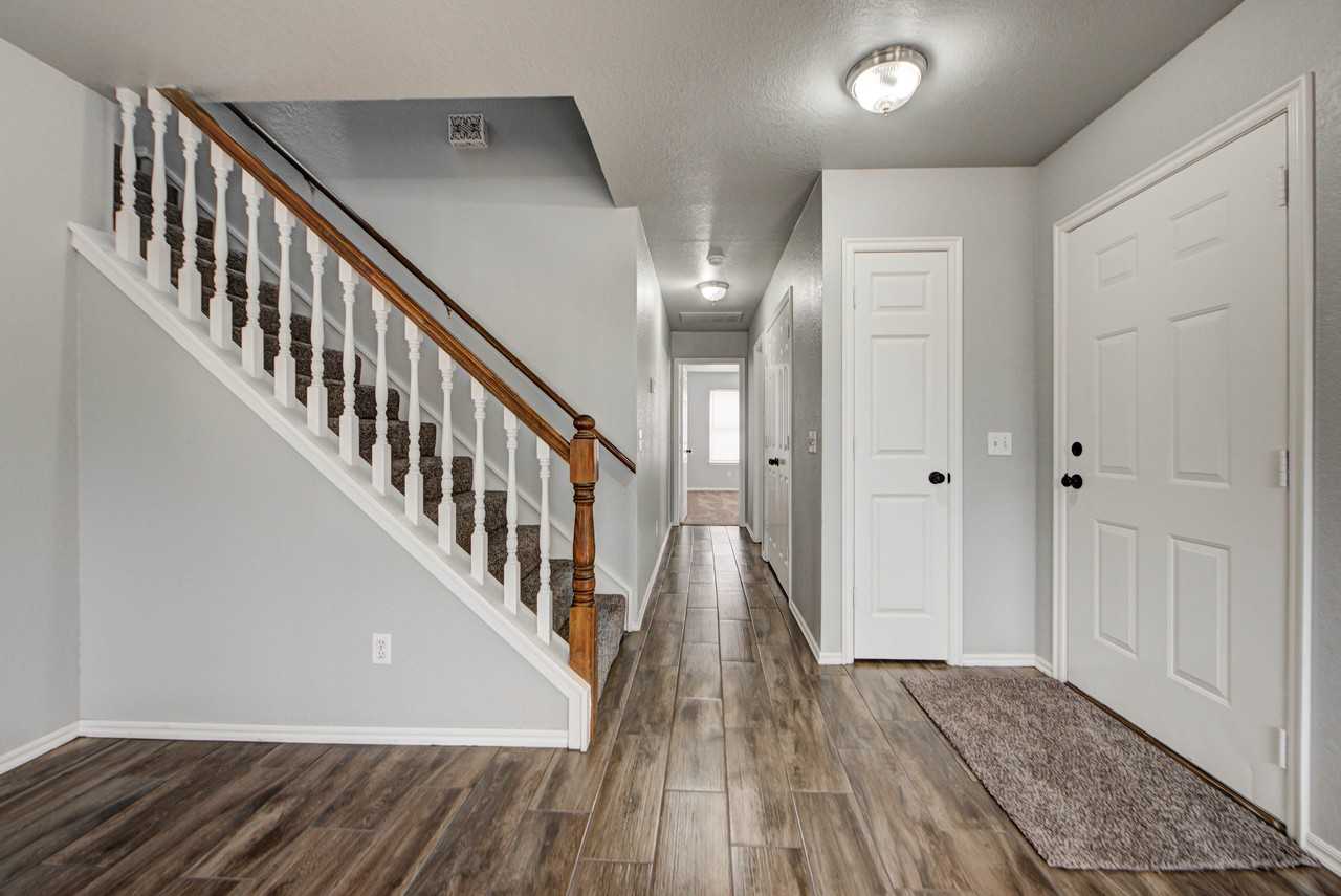 917 Rambling Oaks Dr #1 - Photo 5 of 31