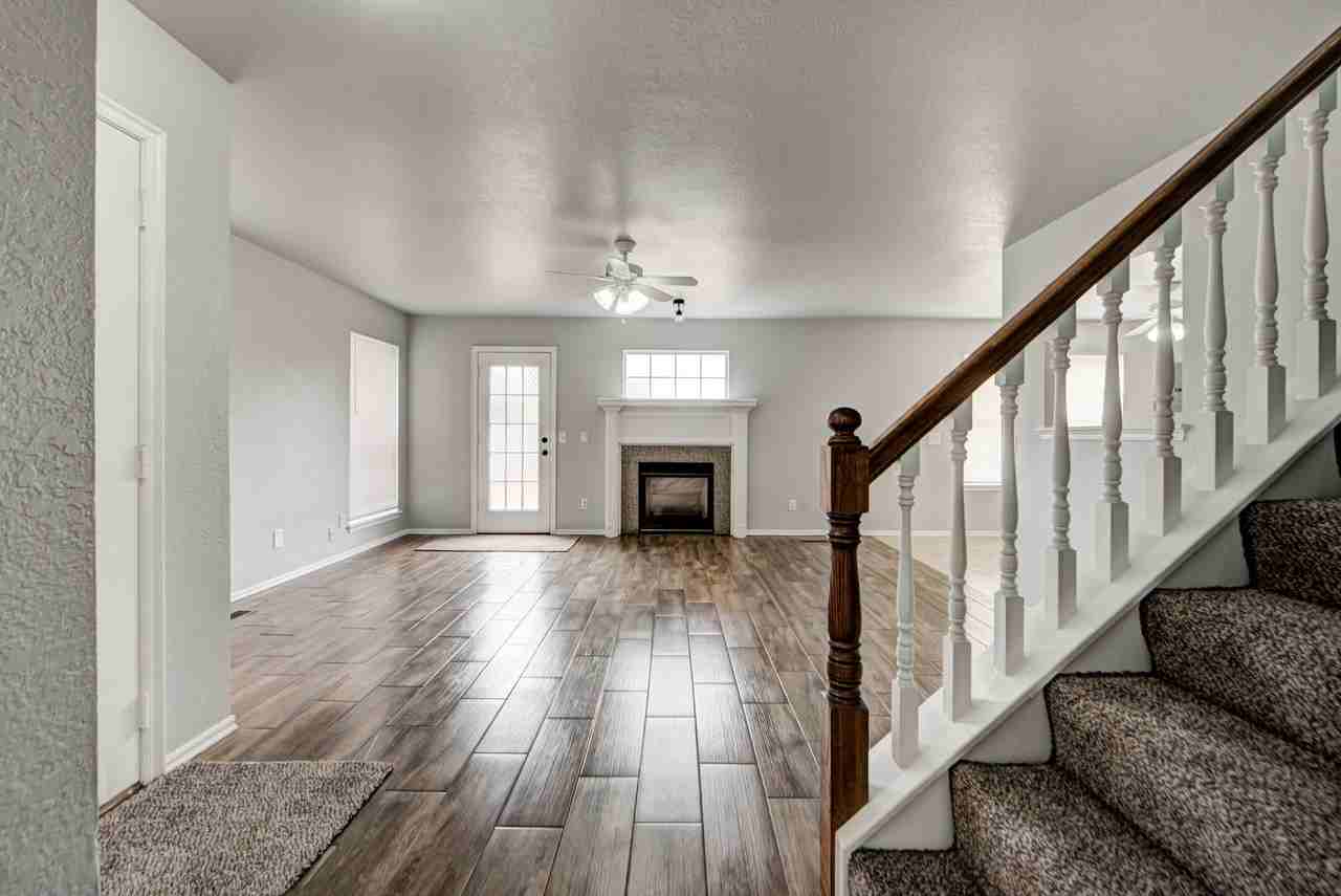 917 Rambling Oaks Dr #1 - Photo 6 of 31