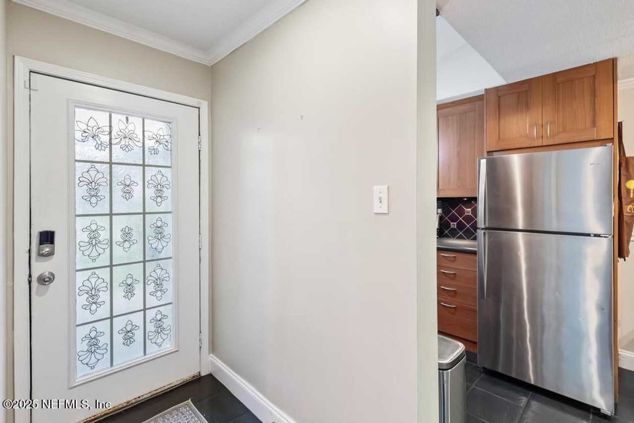 2423 Seabury Pl N - Photo 2 of 21