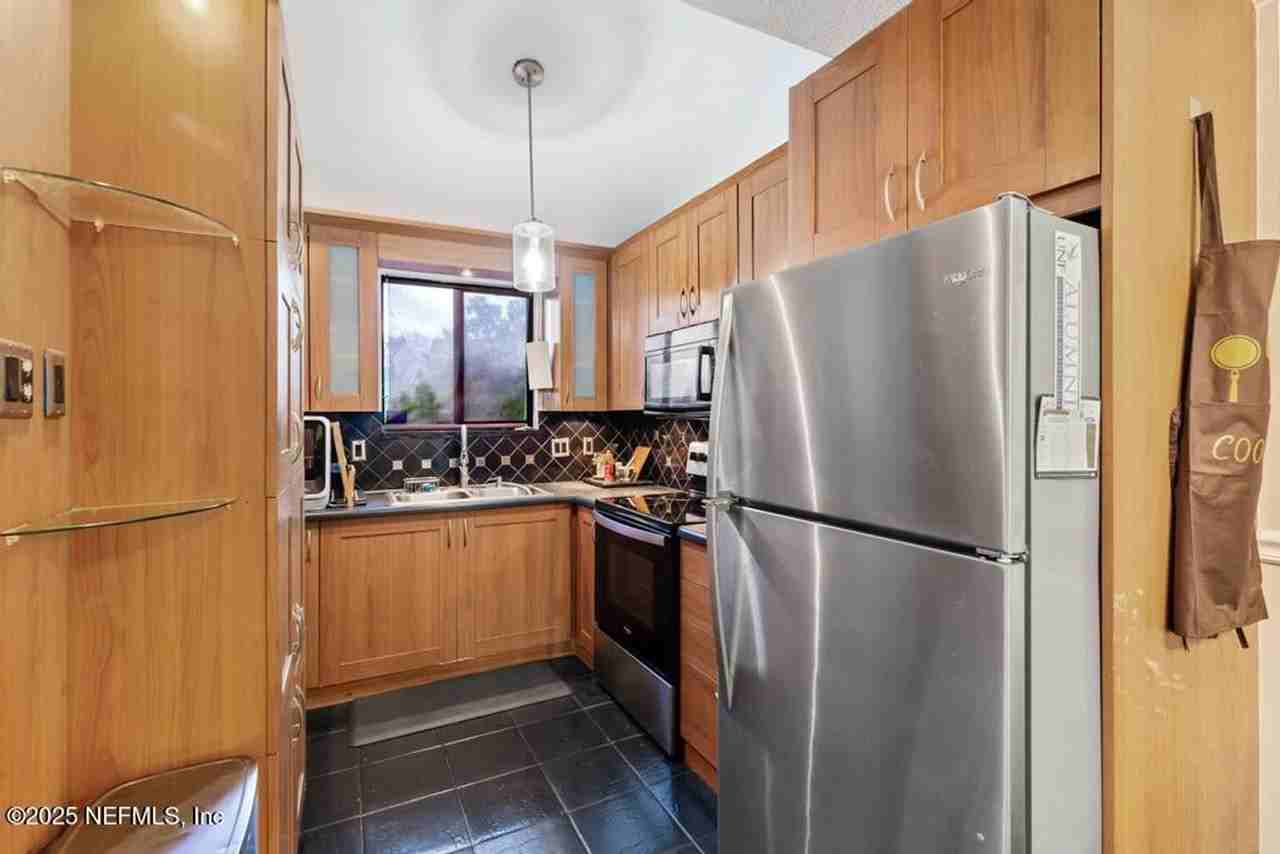 2423 Seabury Pl N - Photo 5 of 21