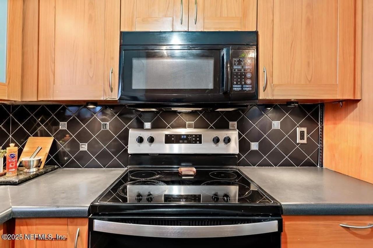 2423 Seabury Pl N - Photo 7 of 21
