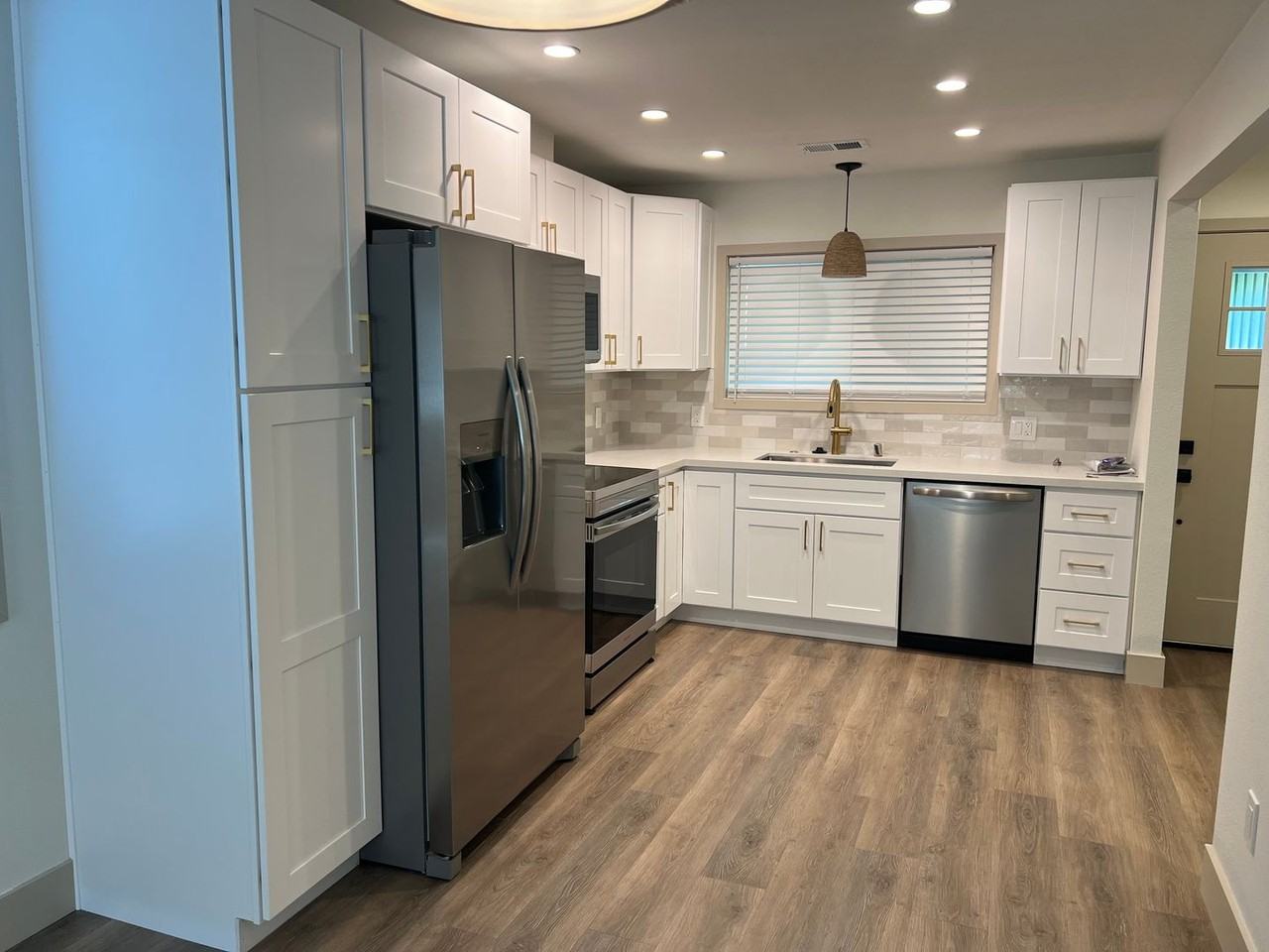 223 Grand Canyon Dr - Photo 4 of 16