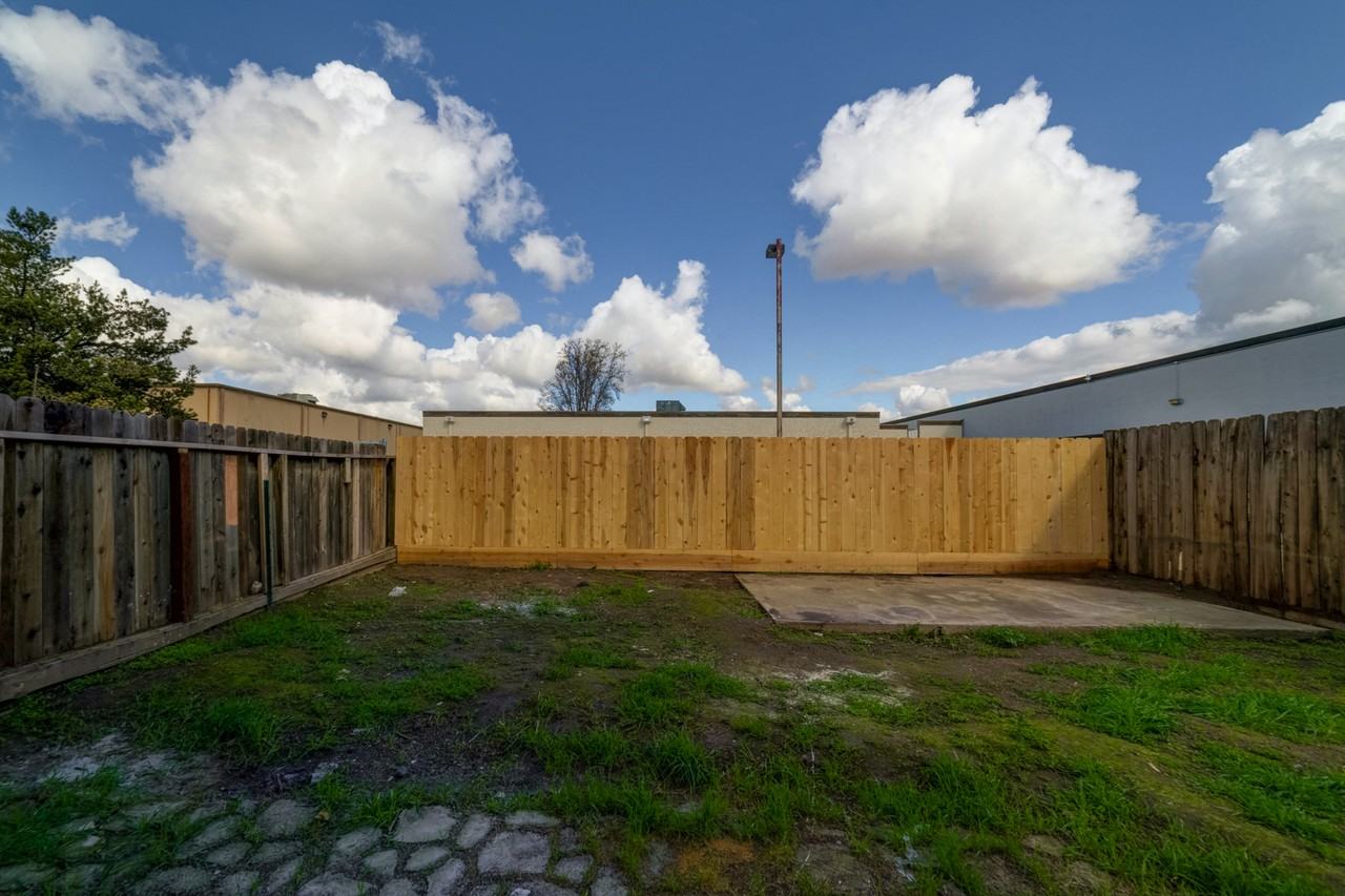 4414 W Myrtle Ave #B - Photo 7 of 7
