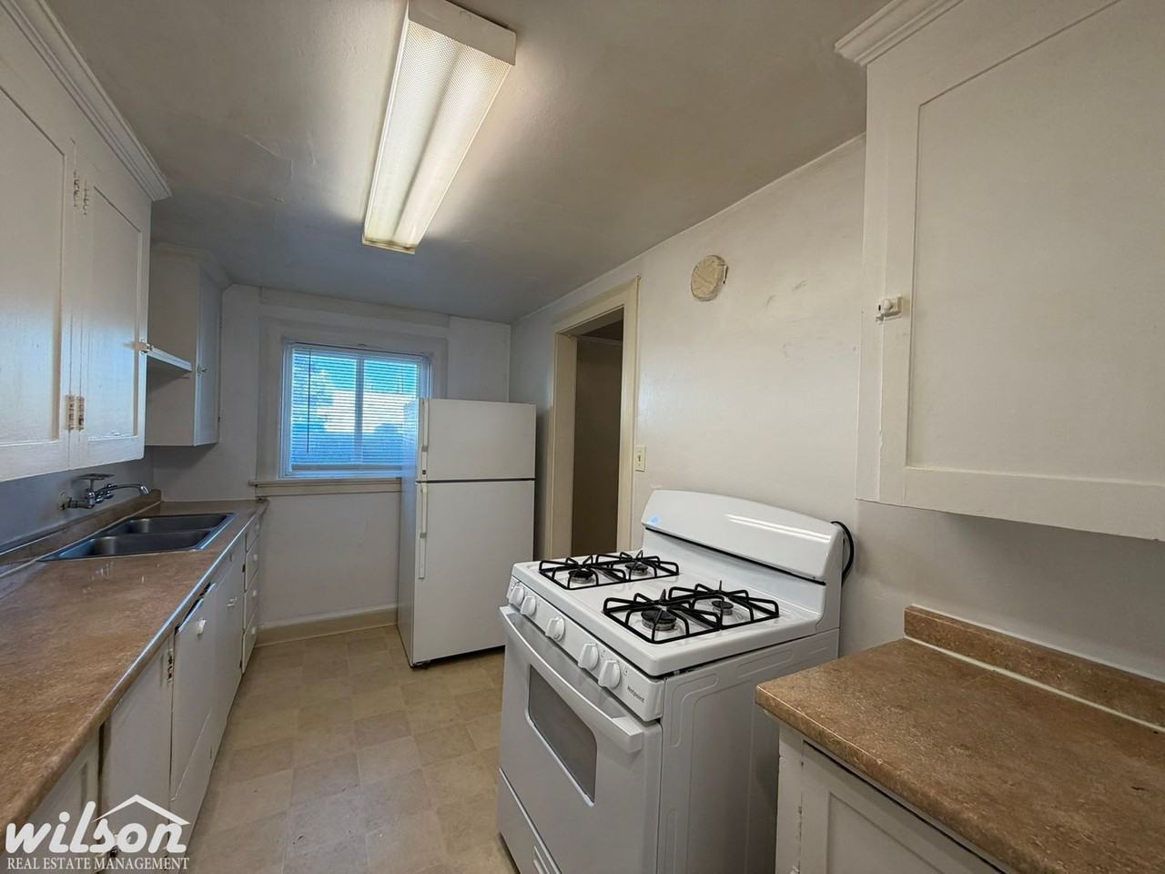 115 N Naches Ave - Photo 2 of 15