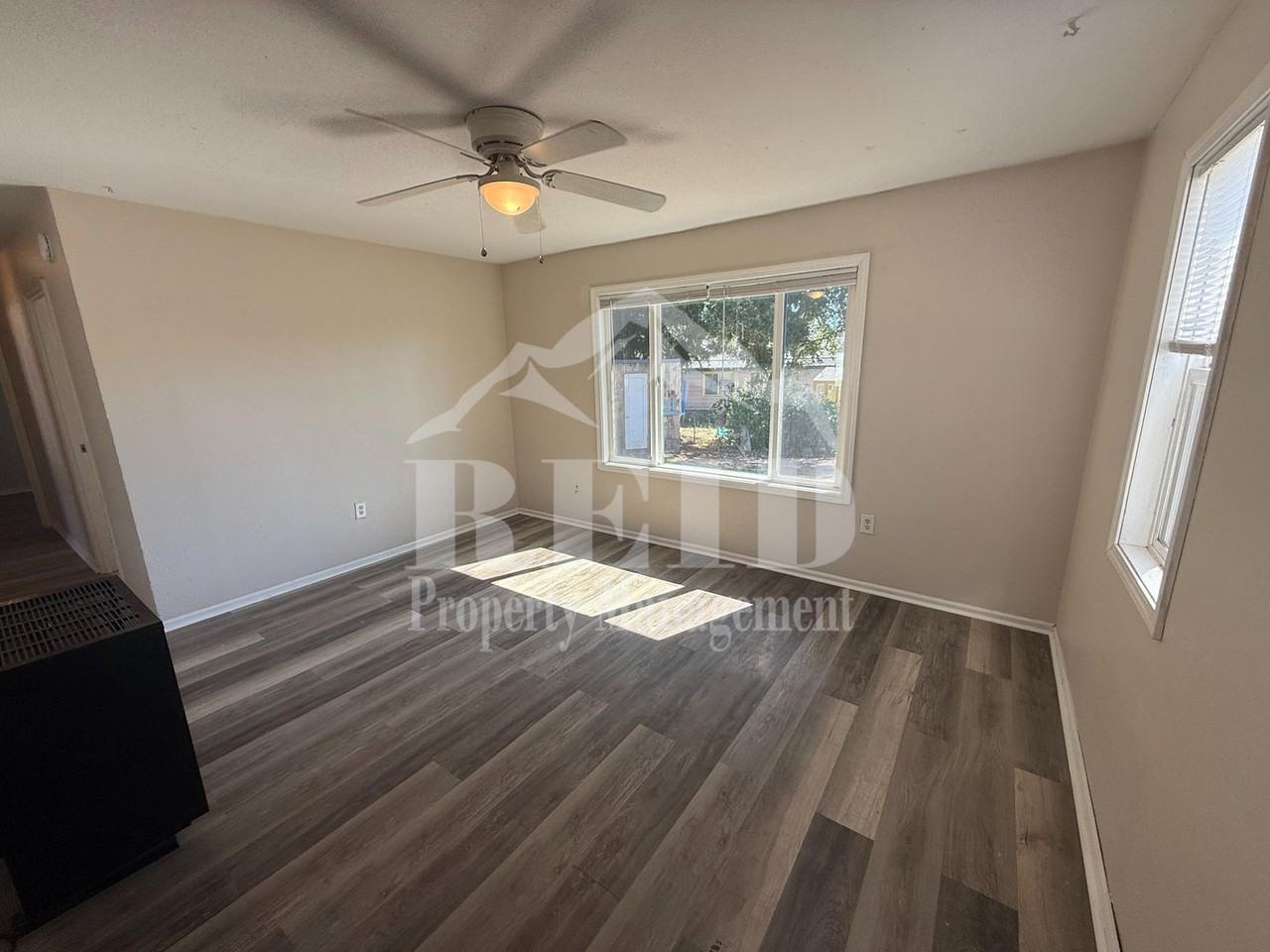 324 Willow St - Photo 3 of 17