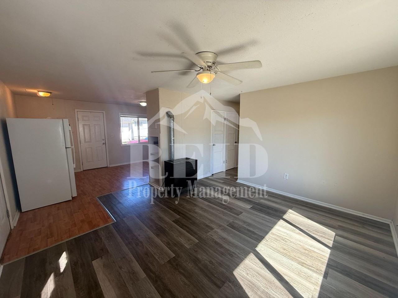 324 Willow St - Photo 5 of 17