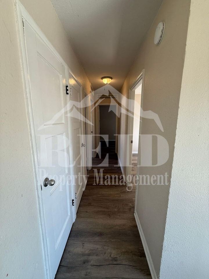 324 Willow St - Photo 6 of 17