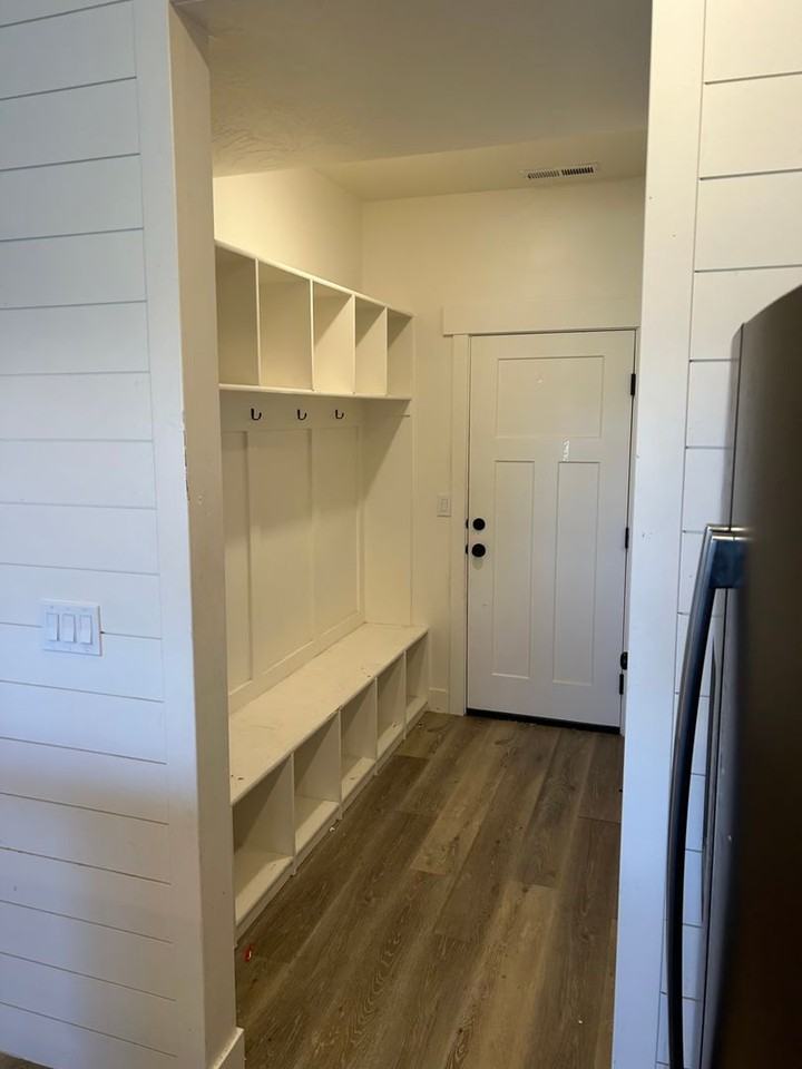 880 S 25 E - Photo 4 of 12