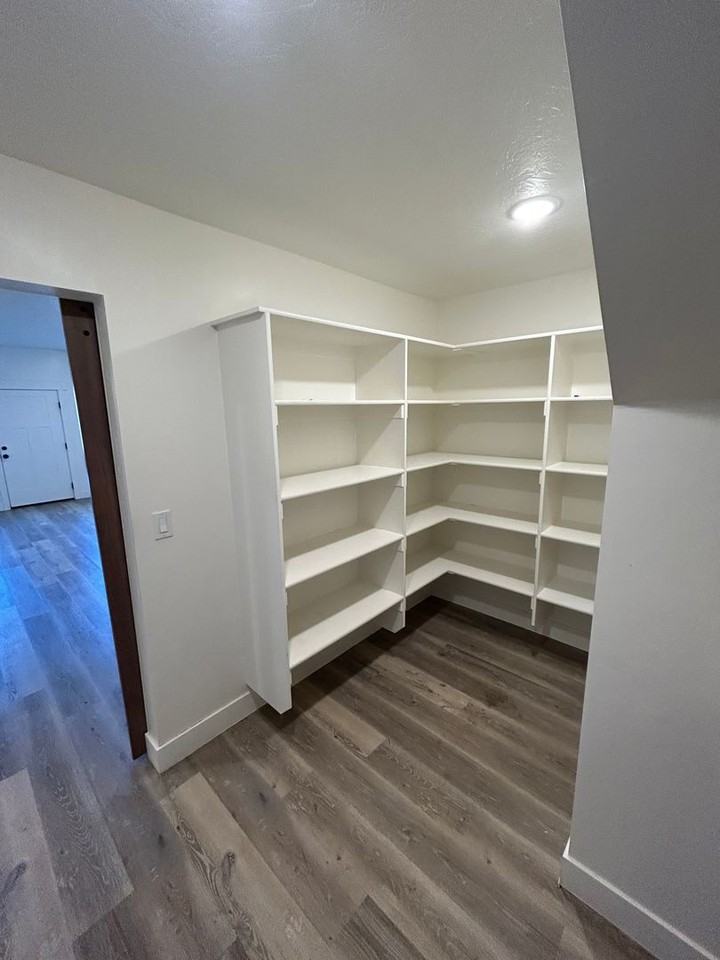 880 S 25 E - Photo 6 of 12