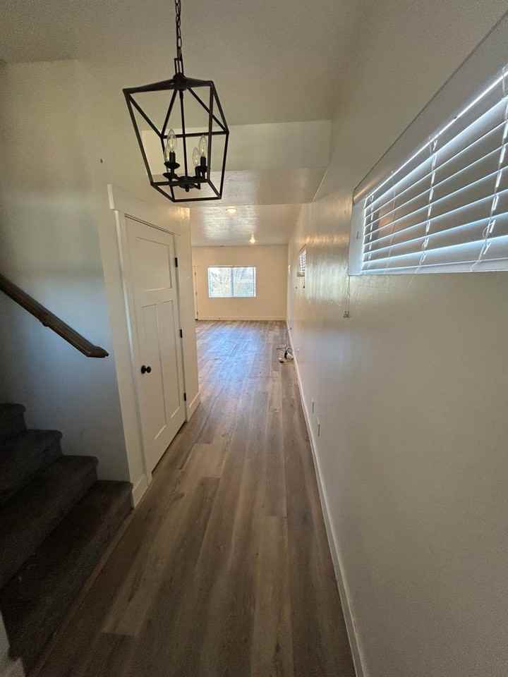 880 S 25 E - Photo 7 of 12
