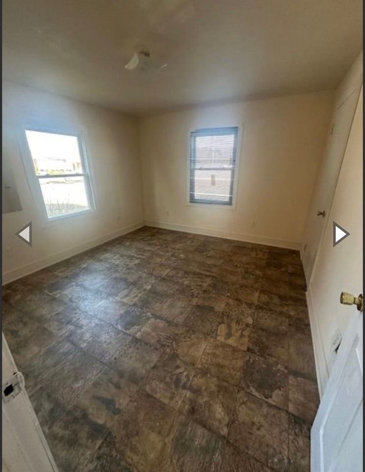 401 E North St - Photo 4 of 9