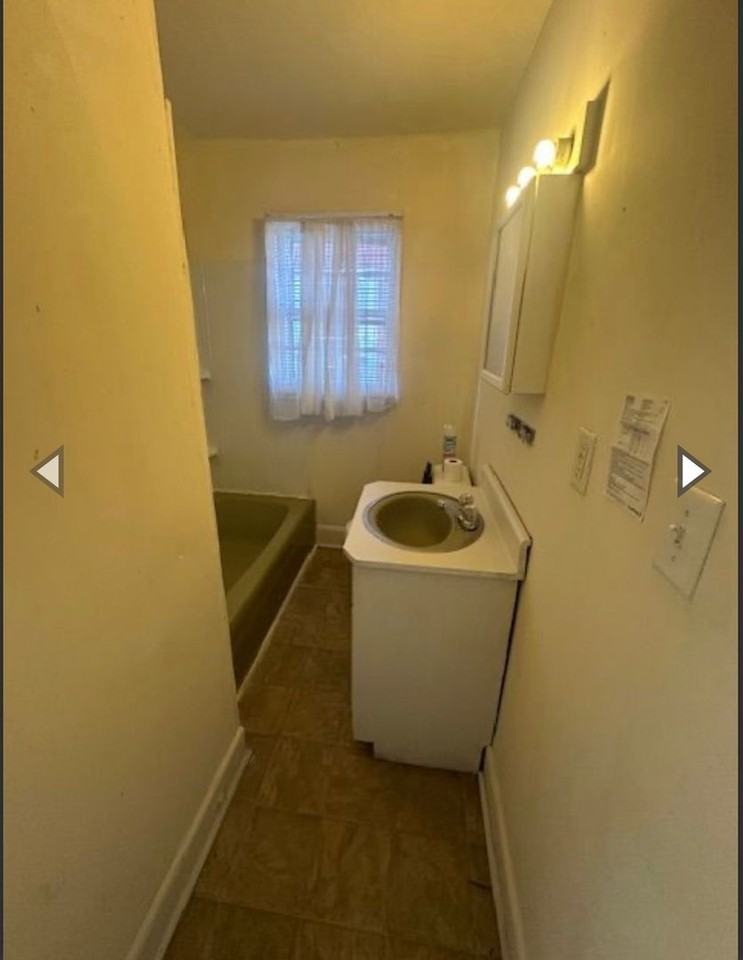 401 E North St - Photo 5 of 9