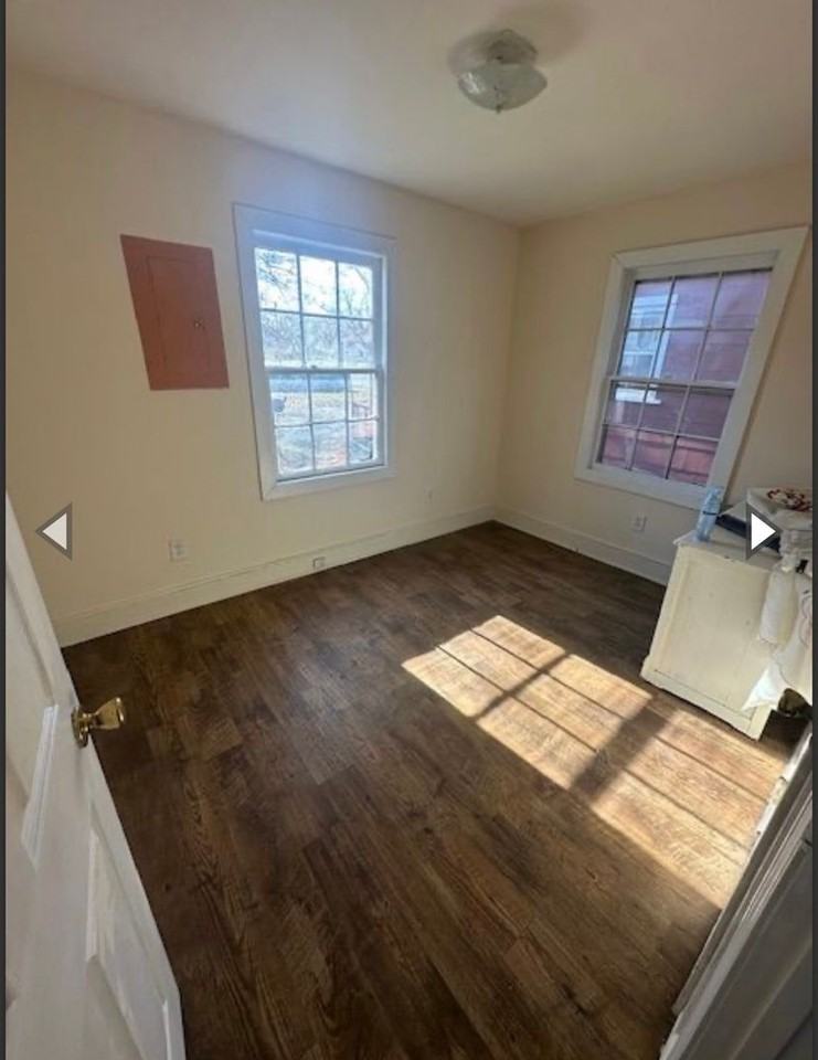 401 E North St - Photo 7 of 9