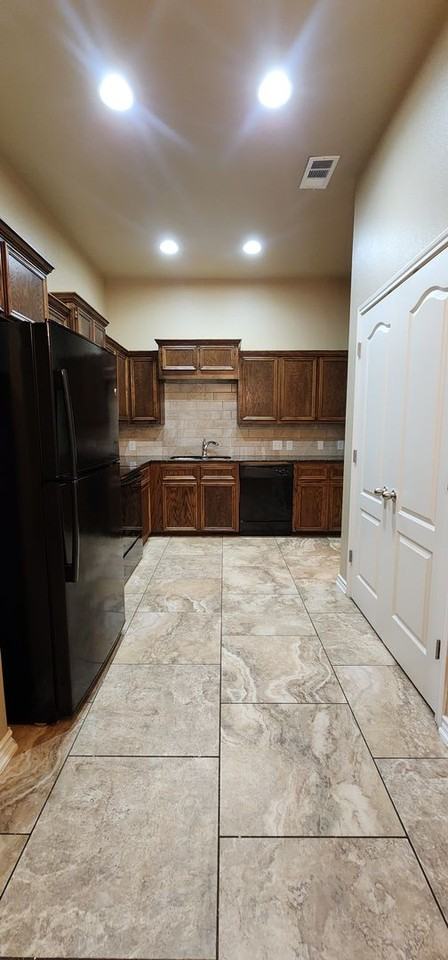 5605 Settlers Ct Apt B - Photo 4 of 21