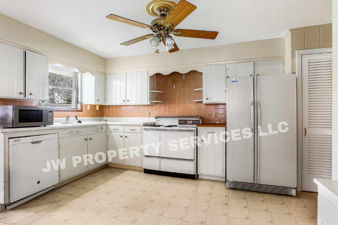226 Sena Dr - Photo 4 of 11