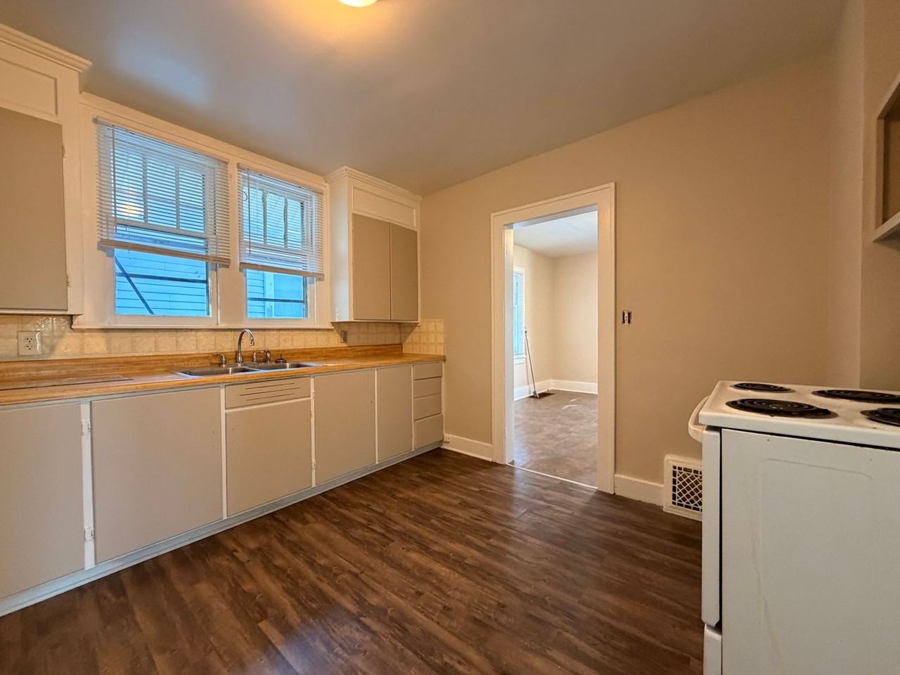 310 Lane Ave Sw - Photo 6 of 16