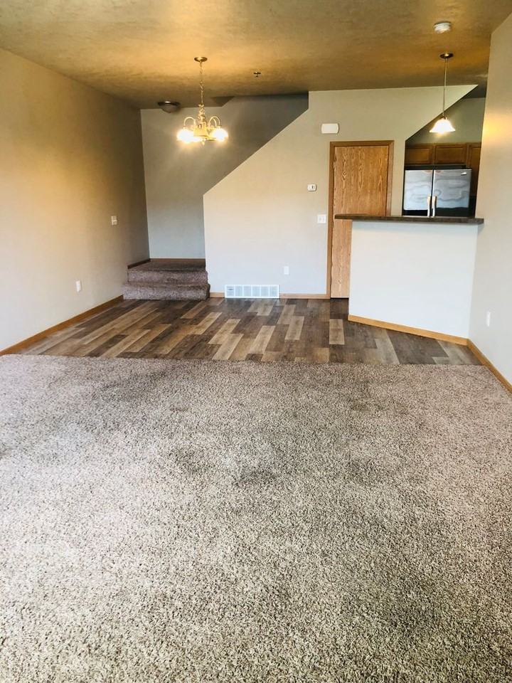 1422 31st Ave Se - Photo 3 of 20