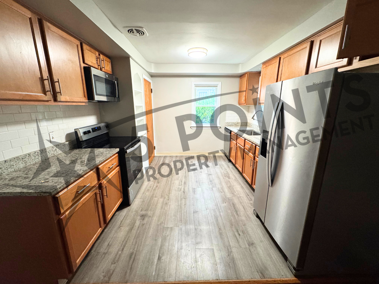 3694 Grosvenor Rd #1 - Photo 5 of 27