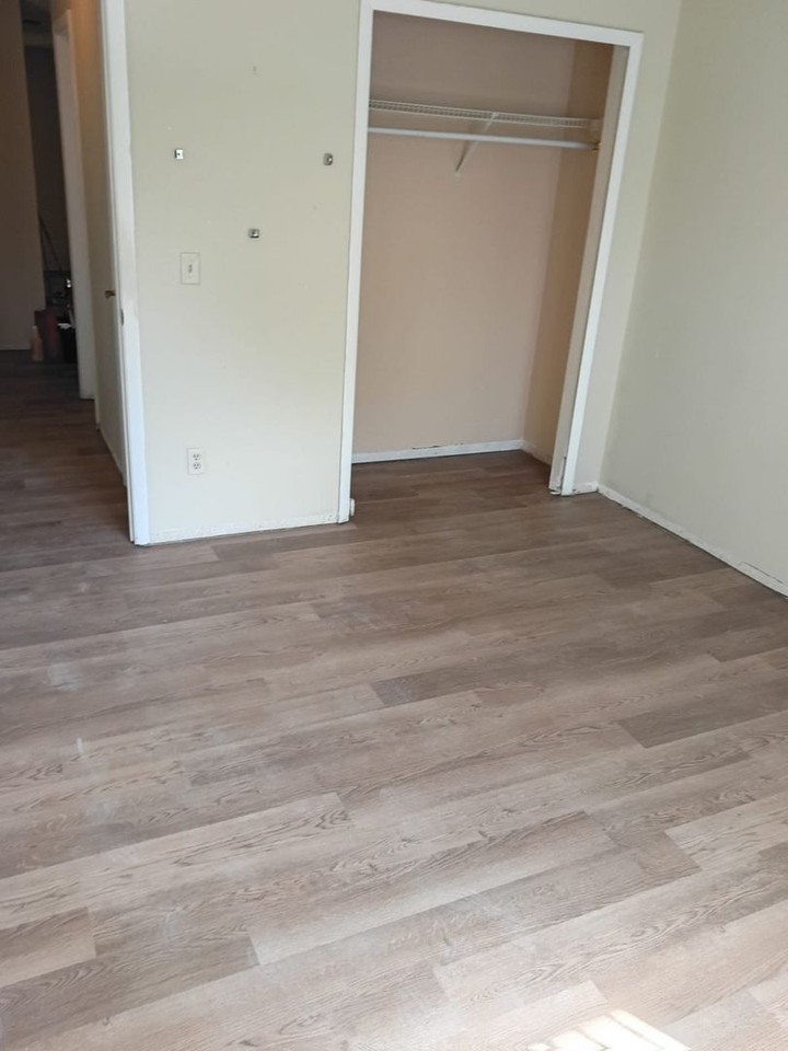 9805 Swaps Ln - Photo 5 of 10