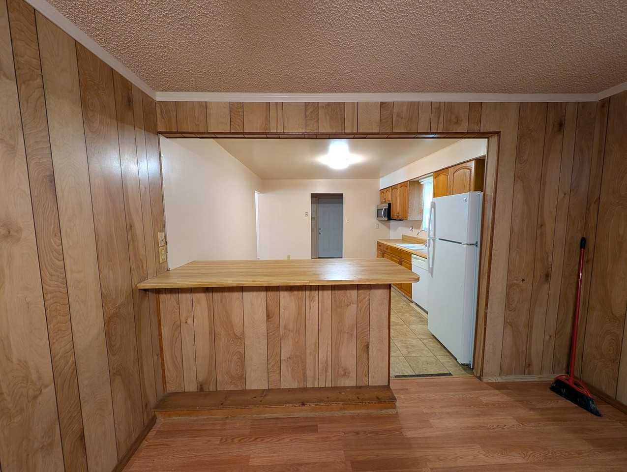 411 Montrose St - Photo 4 of 17