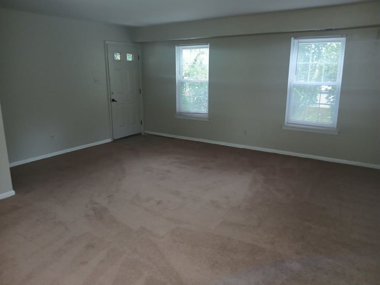 908A Stockton Ct - Photo 4 of 13
