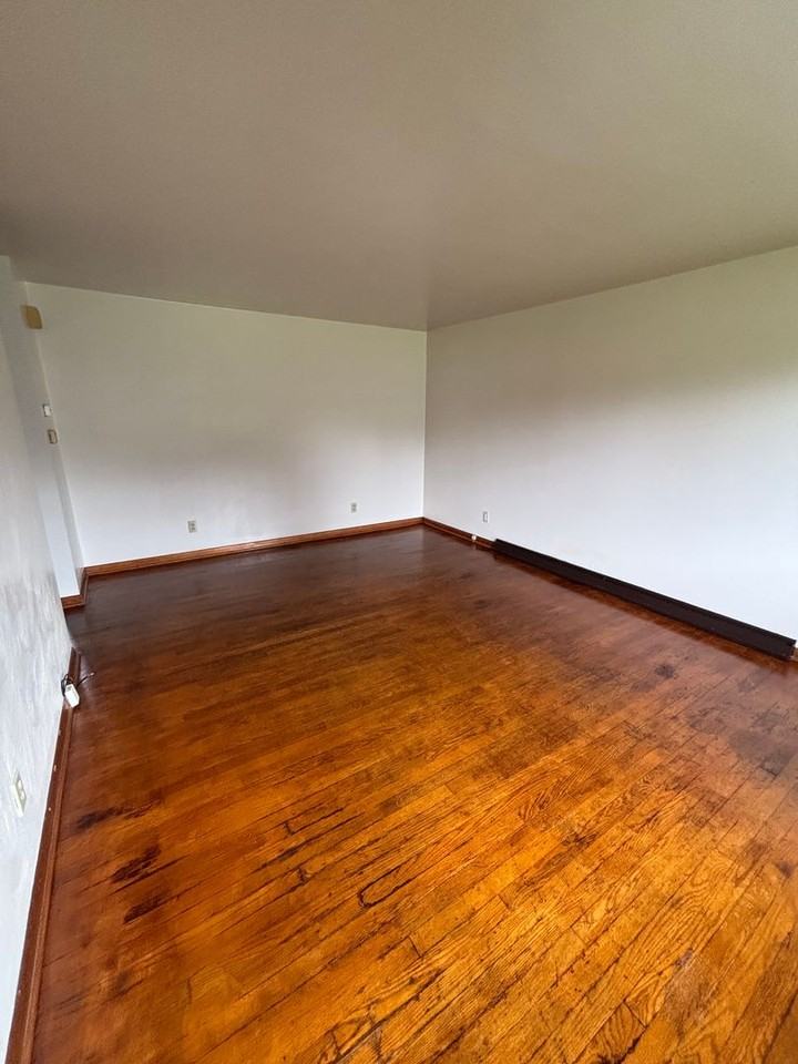 1109 Lake St - Photo 2 of 9