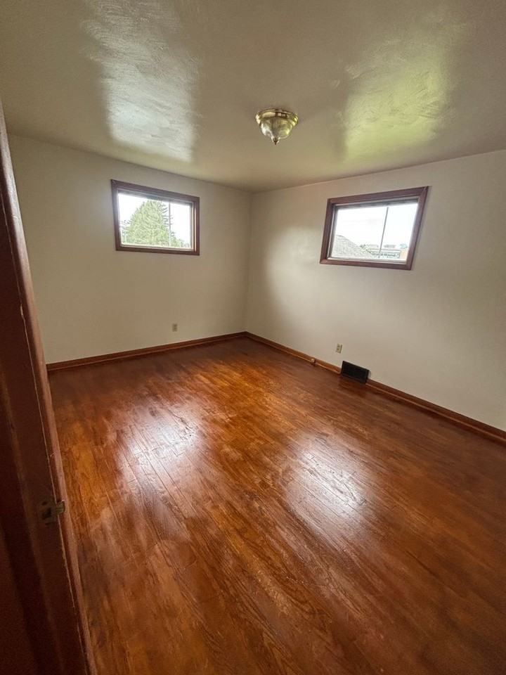 1109 Lake St - Photo 3 of 9