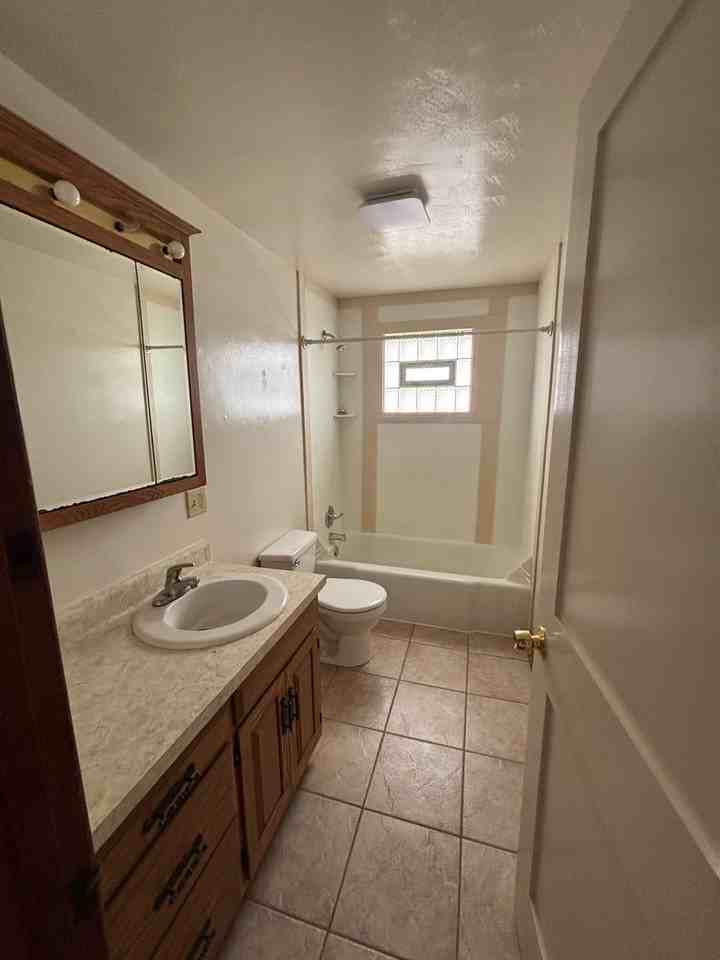 1109 Lake St - Photo 5 of 9