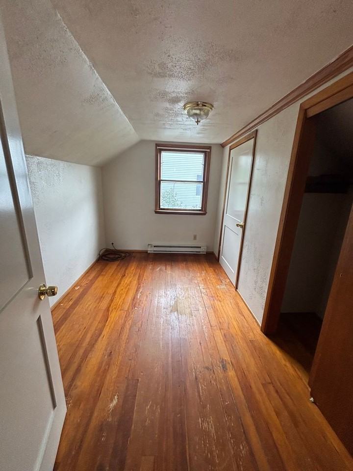 1109 Lake St - Photo 7 of 9