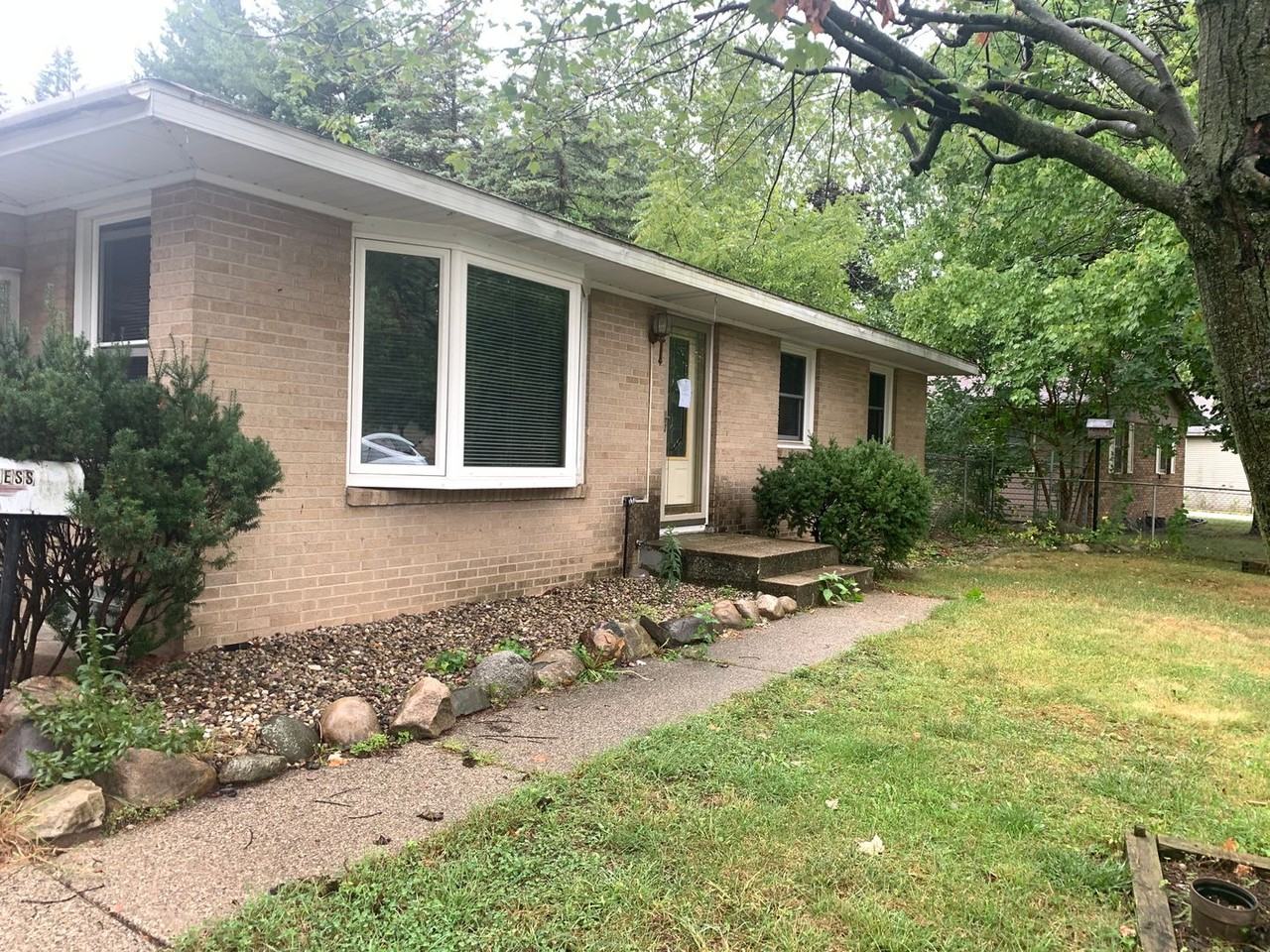 5675 Juanita Dr Se - Photo 2 of 19